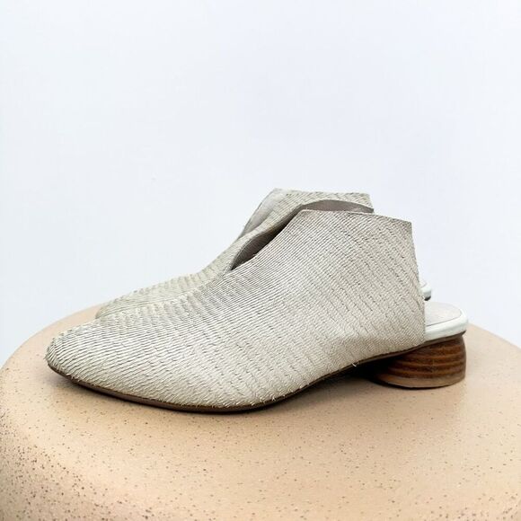Antelope Anthropologie Radlee Cream Textured Leather Almond Toe Slip on Heel Mul - Picture 1 of 11